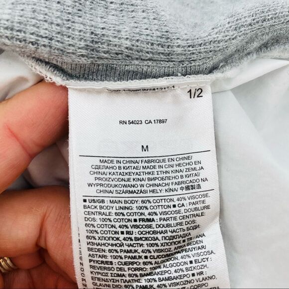 Banana Republic gray knit muscle top with white shirt tails size medium - Picture 7 of 7